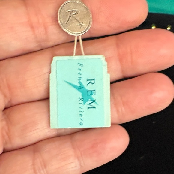 Vintage Reminiscence French Rivera Floral Pendant Necklace - Picture 8 of 12